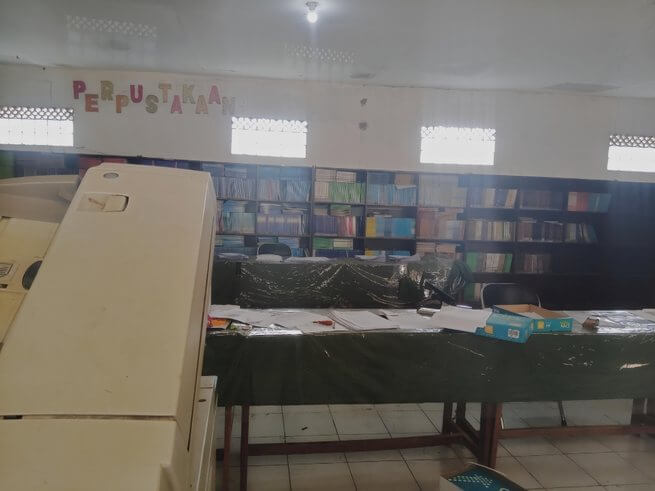 Perpustakaan & Study Lounge - Ruang baca dan koleksi buku SMK Bina Siswa 2 Cililin